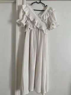SHEIN　フリル付きホワイトロングワンピース
