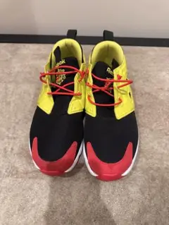 Reebok スポーツシューズ 黒/赤/黄