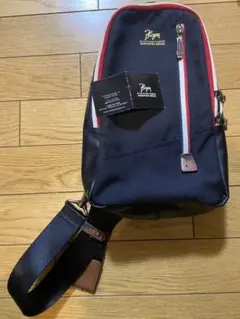 【美品】サマンサキングズ ボディバッグ　ショルダーバッグ　ネイビー　2室 キングズ KINGZ ボディバッグ(カモフラ調レザーver.) (ネイビー
