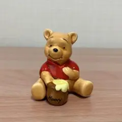 東京ディズニーランド　くまのプーさん　置物　陶器　高さ約6cm レトロ