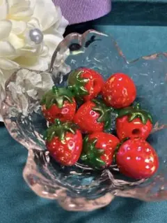 いちごアクリルビーズ 10個