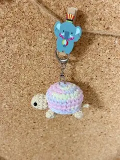 ピンク系パステルカラー　あみぐるみカメ キーホルダー