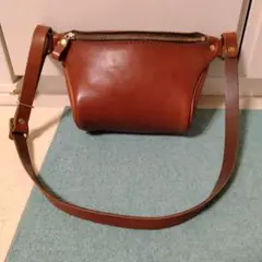 【美品】HERZ ブラウンレザー ボディバッグ　一点物