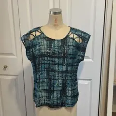 Forever21 チェック柄カットアウトシャツ