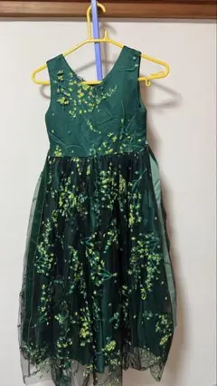 【新品・未使用】花柄グリーンドレス（タグ付き）子供160cm