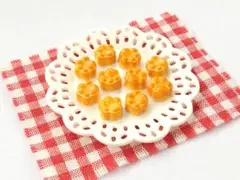 ミニチュアパン　肉球パン　ハンドメイド　フェイクパン　チャーム　ミニチュアフード