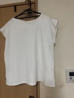 ホワイト 半袖 VネックシャツM