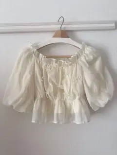 フリルオフショル　リボントップス　オフホワイト