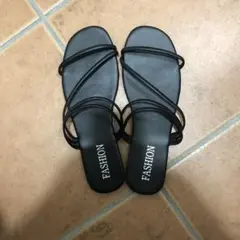 ブラックストラップサンダル
