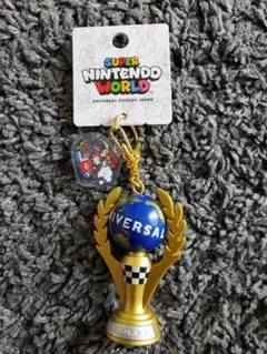 USJ　マリオ　トロフィー型キーホルダー