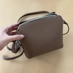 GU ショルダーバッグ スクエア ベージュ
