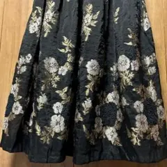 日本製.刺繍入りスカート