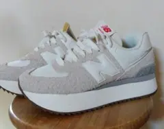 New Balance スニーカー ベージュ/ホワイト