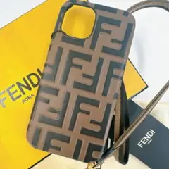 美品 FENDI iPhone14 スマホケース ズッカ柄 エンボス ブラウン FENDI iPhone14 スマホケース ズッカ柄 エンボス 茶