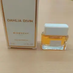 GIVENCHY * ダリアディヴァン オーデパルファム 5ml