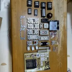 第一種電気工事士技能実技試験用配線器具一式。