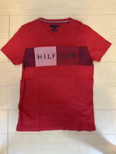 トミーヒルフィガー　Tシャツ　赤