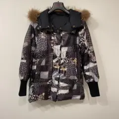 リバーシブルダウンジャケットです。主に花柄を外にして着用しました。