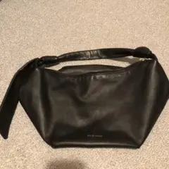 ATELIER AMBOISE ブラックレザーショルダーバッグ
