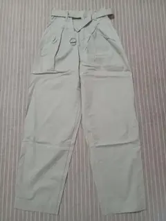 ユニクロ　コットンツイルタックベルテッドパンツ　ライトグリーン　ウエスト55cm