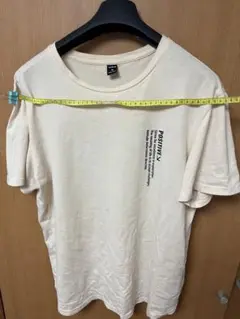 クリーム色 テキストプリント Tシャツ