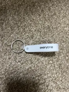 everyone キーホルダー ホワイト　エブリワン ennoy