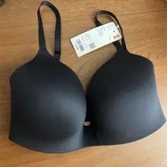 ユニクロUNIQLO ワイヤレスブラ　3Dホールド　ブラジャー　EF65/70