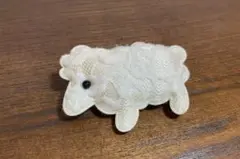 羊のブローチ