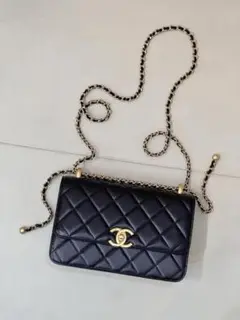 CHANEL ブラック レザー ショルダーバッグ