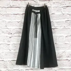 r222 Lutique ブラックとストライプのフレアロングスカート