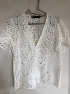 8月末までの出品！ ZARA ザラ　ホワイト　ブラウス　フラワー