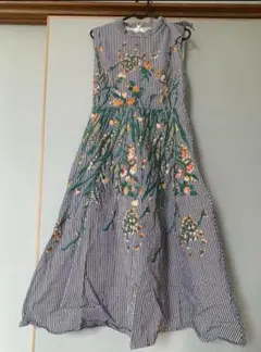 モン トレゾール　　花柄刺繍 ノースリーブドレス　　L