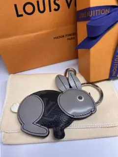 ⭐︎美品⭐︎新品⭐︎ルイ・ヴィトン キーリング付きフィギュア　うさぎ　ノベルティ 2025年最新】 ルイヴィトン キーホルダー うさぎの人気アイテム