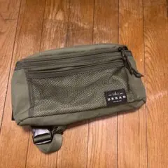 URBAN オリーブ ボディバッグ