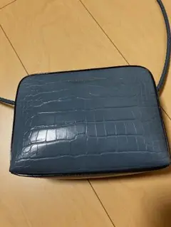 CHARLES & KEITH クロコダイル調ショルダーバッグ