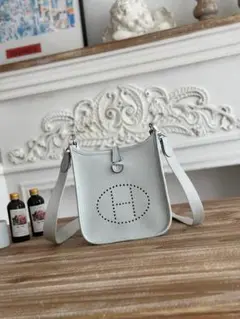 HERMES グレー レザー ショルダーバッグ Hロゴ