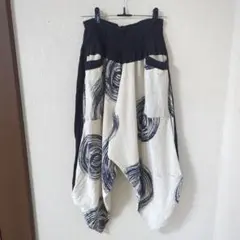 アミナコレクション　メンズサルエルパンツ　ブルーとホワイト