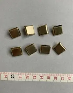 ボタン8個　スクエア