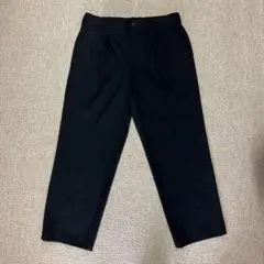 UNIQLO 黒 プリーツ付きスラックス