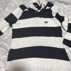 adidas 黒と白ストライプ 長袖Tシャツ