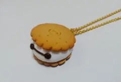 キューポット ベイマックスネックレス