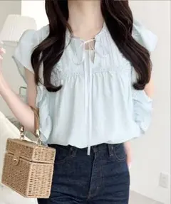 mily bilet レース使いリボンノースリブラウス ブルー Sサイズ タグ付