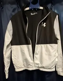 Under Armour ウィンドブレーカー 黒と白