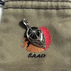ほぼ新品　SAAD シルバー太陽神チャーム