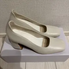 moussy ホワイト　パンプス