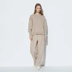 ●ユニクロ　スムースコットンリラックスクルーセーター（M）ベージュ