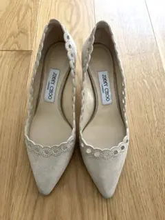 JIMMY CHOO ベージュ スカラップパンプス