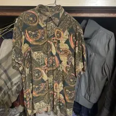 装飾的なパターン 半袖シャツ