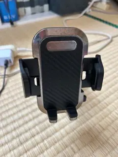 カーボンファイバー風スマホスタンド 吸盤式 360度回転