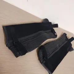 黒いジッパー付きチャップス
